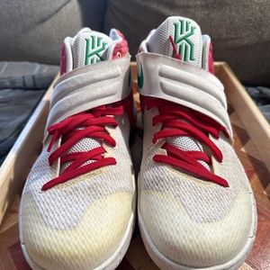 Nike men’s basketball sneakers